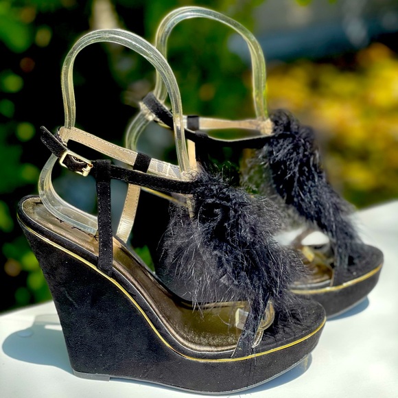 Last Chance Qupid Pink Suede Feather T-strap Ankle Strap Platform Wedge Sandal - Picture 11 of 11